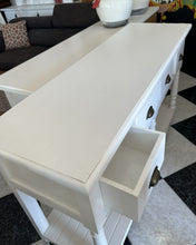 Cargar imagen en el visor de la galería, 1006 - Large white wooden sideboard (150cm x 47cm, 85cm high)
