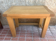Load image into Gallery viewer, 1124 - Solid oak small coffee table / side table / bench (65cm x 38cm, 52cm high)
