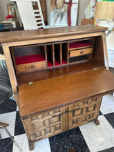 Cargar imagen en el visor de la galería, 1062 - Large solid Castilian bureau (100cm x 48cm, 118cm)
