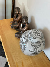 Cargar imagen en el visor de la galería, 1147 - Statues and urn  (Left: 24cm  10€ each,  Right: 27cm 25€)
