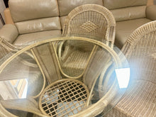 Load image into Gallery viewer, 1018 - Large Round table +4 armchairs.
