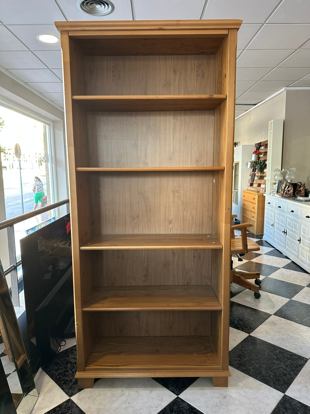 1061 - Wooden bookshelf (90cm x 40cm, 191cm high)