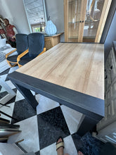Load image into Gallery viewer, 1009 - Dining table in very good condition (140cm x 90cm).
