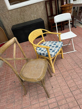 Cargar imagen en el visor de la galería, 1199 - Chairs. Left: 45€, middle 35€, right: 5€
