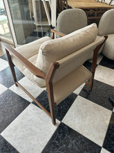 Cargar imagen en el visor de la galería, 1028 - Armchair with fabric cushion.
