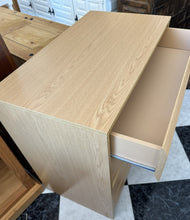 Cargar imagen en el visor de la galería, 1068 - Chest of drawers.
