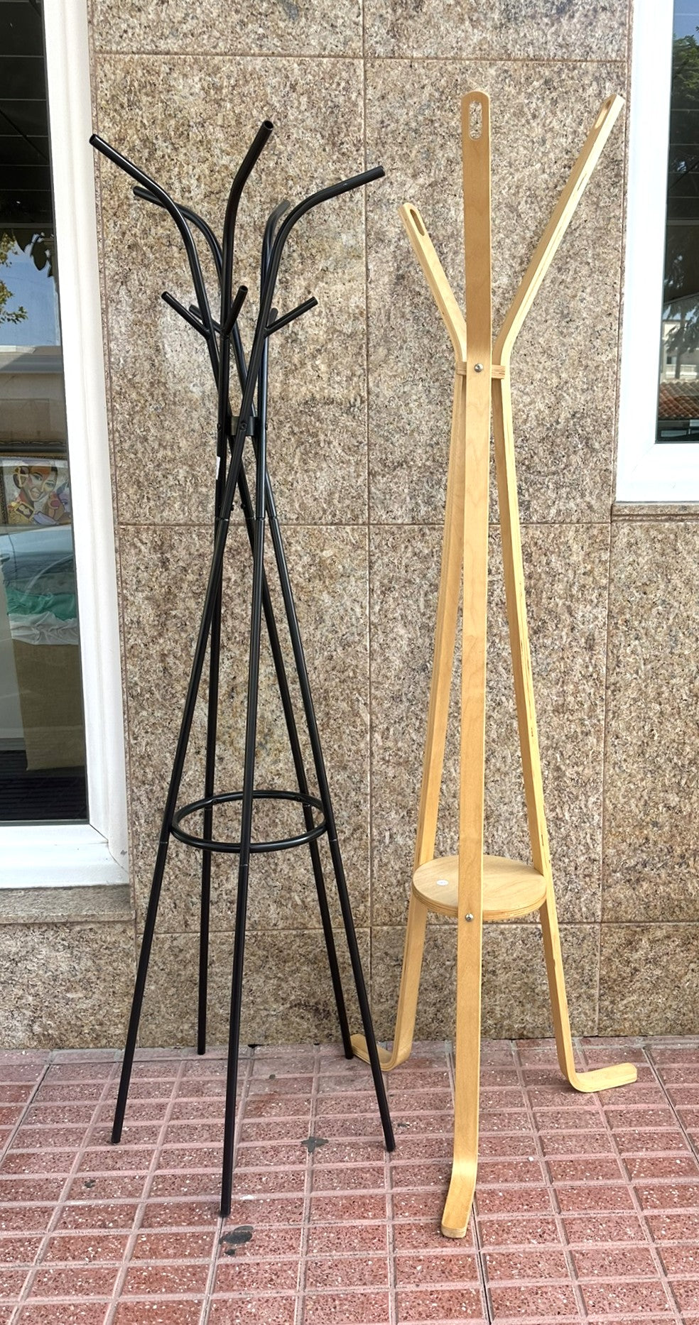 1237 - Clothes hangers (165cm high)  Left: 25€, Right 35€