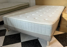 Load image into Gallery viewer, 1033 - Complete bed (mattress and base, 140cm x 200cm)
