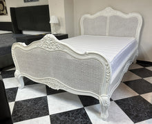 Load image into Gallery viewer, 1008 - Vintage style bed with mattress (in very good condition, 135cm x 190cm)
