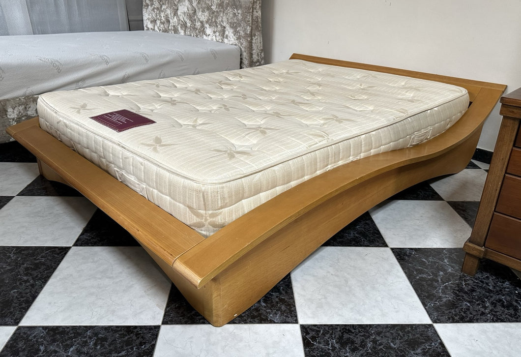 1045 - Wooden bed + mattress (135cm x 190cm). All in good condition!