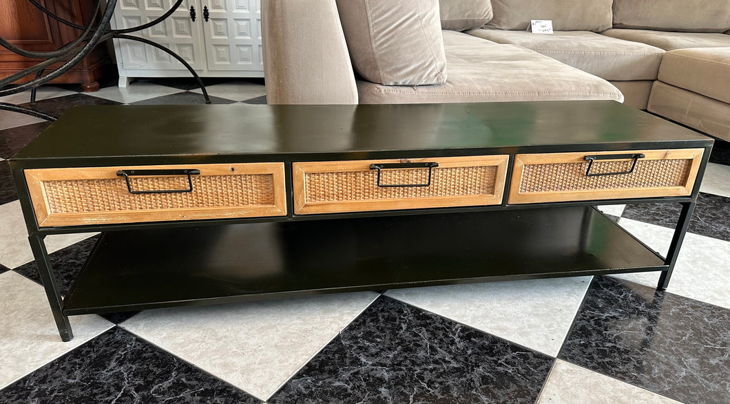 1052 - TV-table (140cm x 39cm, 40cm high)