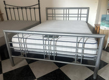 Cargar imagen en el visor de la galería, 1064 - Metal bed frame + mattress (135cm x 190cm) All in very good condition! (topper available as well, included)

