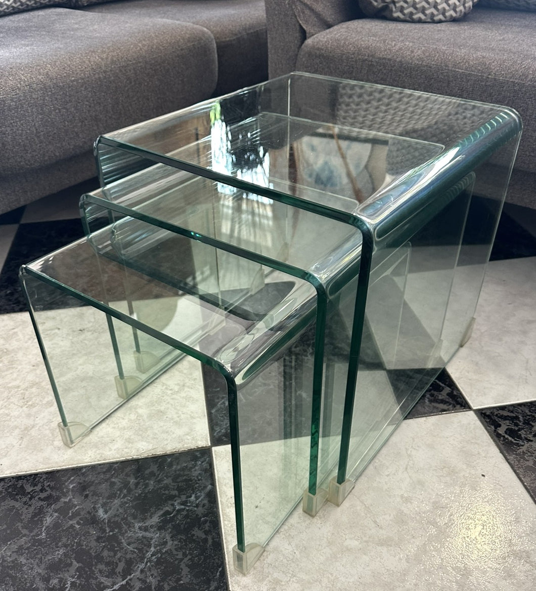 1041 - Glass nest of tables (biggest table: 45cm x 43cm, 41cm high)