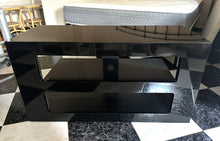 Cargar imagen en el visor de la galería, 1178 - High gloss black TV-table (108cm x 44cm, 56cm high)
