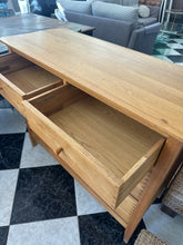 Load image into Gallery viewer, 1035 - High quality large oak chest of drawers (112cm x 49cm, 89cm high)
