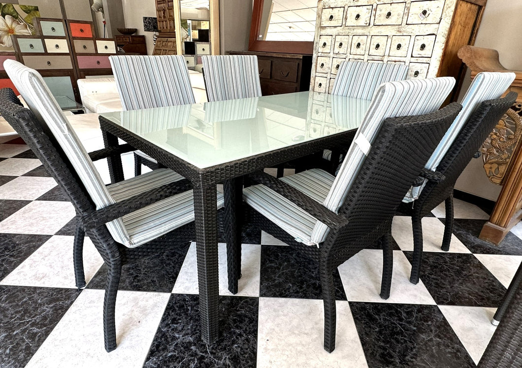 1003 - Good quality outdoor dining table with opaque glass top + 6 chairs + cushions, all in very good condition! (160cm x 90cm)