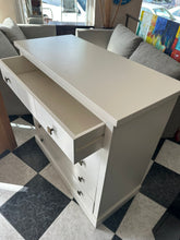 Load image into Gallery viewer, 1139 - Large high quality chest of drawers (111cm x 51cm, 107cm high)
