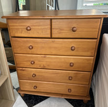 Load image into Gallery viewer, 1162 - Pine chest of drawers (85cm x 43cm, 95cm high)
