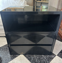 Load image into Gallery viewer, 1087 - Black gloss high quality chest of drawers (70cm x 46cm, 71cm high)  in very good condition (we have TWO in stock! 1= 115€ or 2= 200€)
