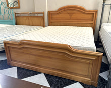 Cargar imagen en el visor de la galería, 1141 - Solid pine bed + mattress (150cm x 190cm). All in very good condition!
