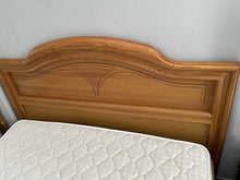 Cargar imagen en el visor de la galería, 1141 - Solid pine bed + mattress (150cm x 190cm). All in very good condition!
