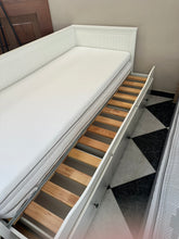 Load image into Gallery viewer, 1049 - Day bed / trundle bed (pulls out to a king size bed 180cm x 200cm. Each mattress is 90cm x 200cm)
