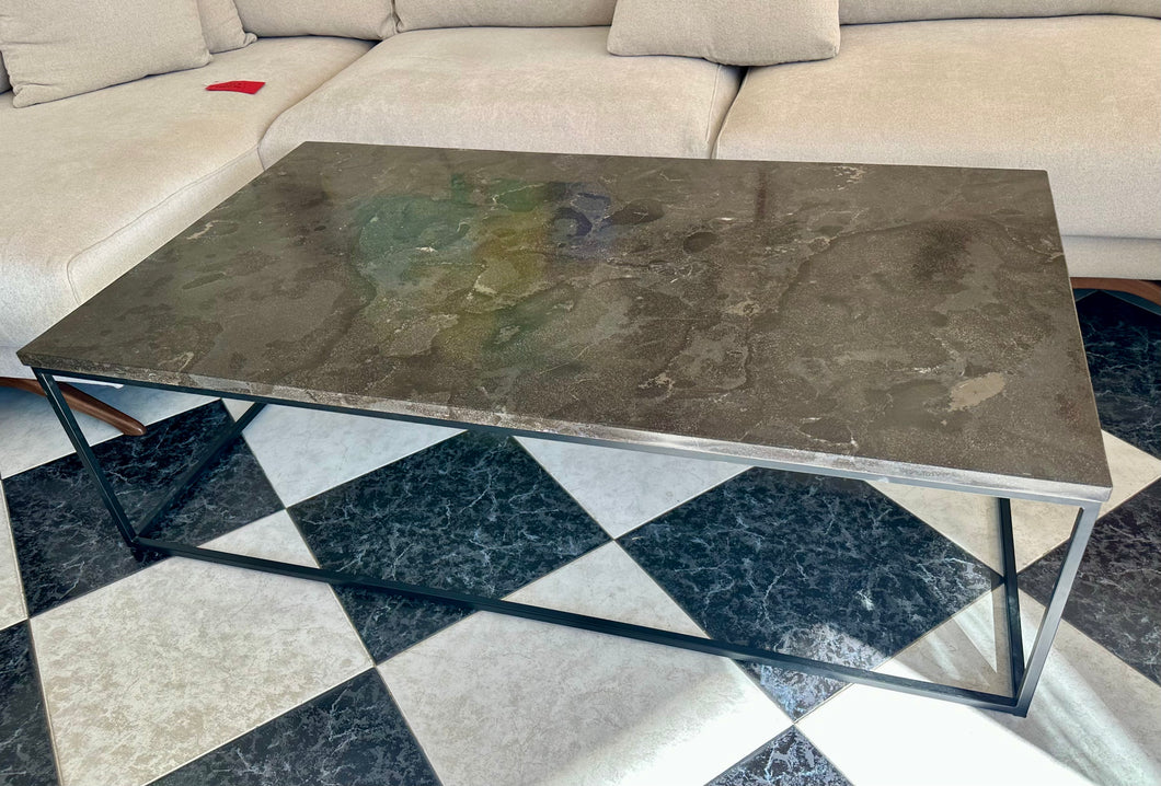 1006 - Large and heavy marble coffee table (140cm x 80cm, 39cm high)