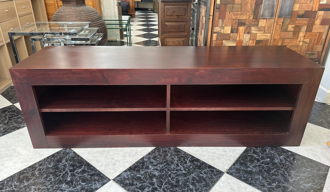 1096 - TV-table (160cm x 45cm, 51cm high).