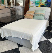 Load image into Gallery viewer, 1003 - chaise lounge with throw and pillows. (165cm x 90cm)
