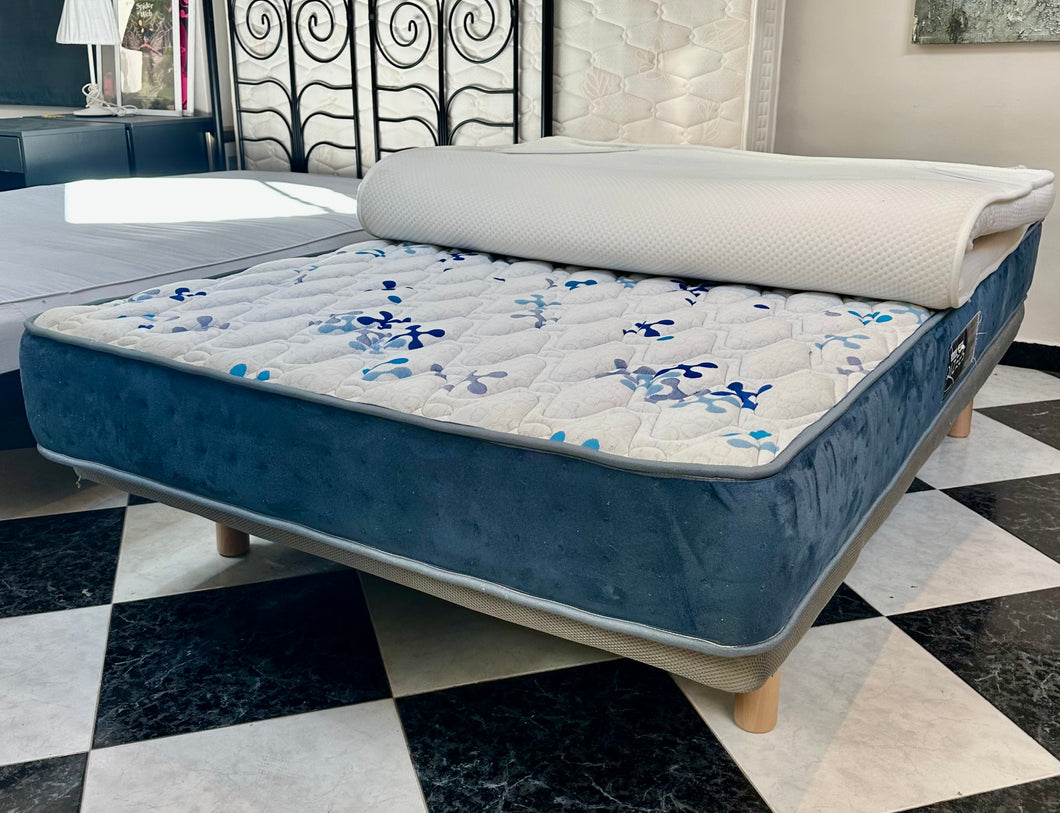 1088 - Very comfortable mattress from Spezia + topper + Tapi (solid) base. All in good condition! (120cm x 190cm)