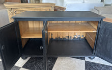 Load image into Gallery viewer, 1146 - Small black painted wooden small/low sideboard / TV-table. (116cm x 50cm, 65cm high)
