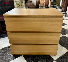 Load image into Gallery viewer, 1098 - Chest of drawers (81cm x 48cm, 77cm high)
