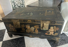 Load image into Gallery viewer, 1005 - Vintage Oriental chest (95cm x 64cm, 47cm high)
