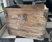 Cargar imagen en el visor de la galería, 1111 - Large rustic chest/storage box (57cm x 87cm, 70cm high)
