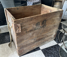 Cargar imagen en el visor de la galería, 1111 - Large rustic chest/storage box (57cm x 87cm, 70cm high)
