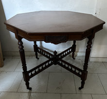 Load image into Gallery viewer, 1157 - Vintage small dining table. (90cm across, 75cm high)
