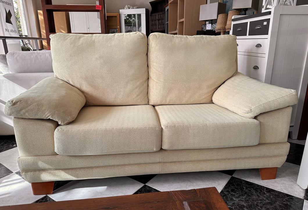 1151 - Small good quality sofa. (164cm)