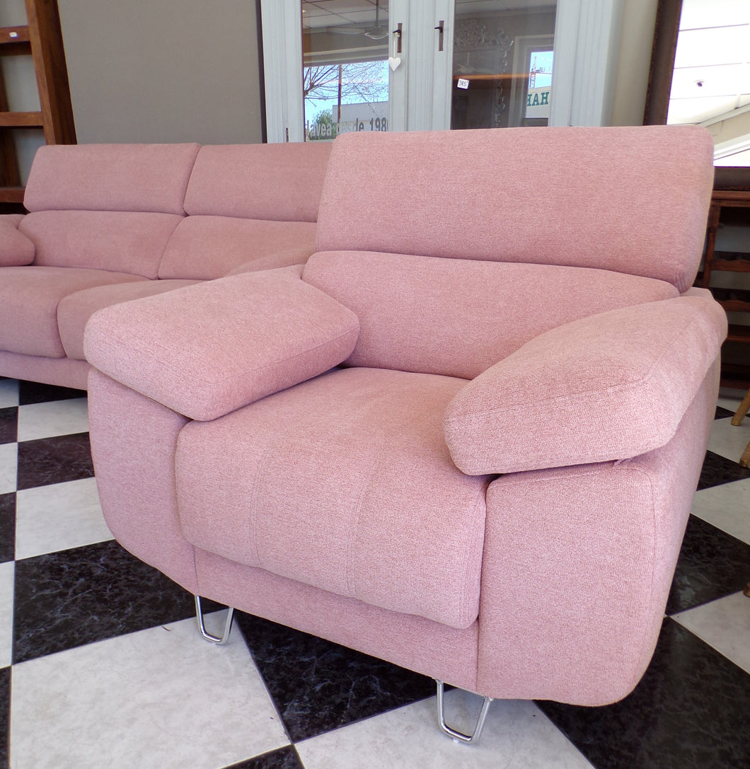 1075 - High quality and large fabric armchair. (sofas in the background are sold)