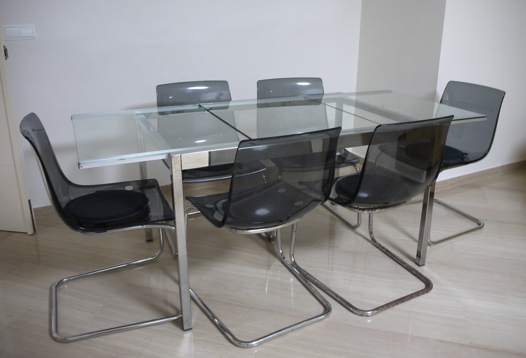 1109 - Glass table + 6 pvc/chrome chairs! Very good condition!