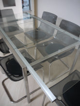 Cargar imagen en el visor de la galería, 1109 - Glass table + 6 pvc/chrome chairs! Very good condition!
